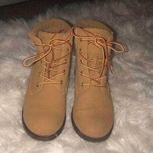 YELLOW ANKLE BOOTS SIZE 6